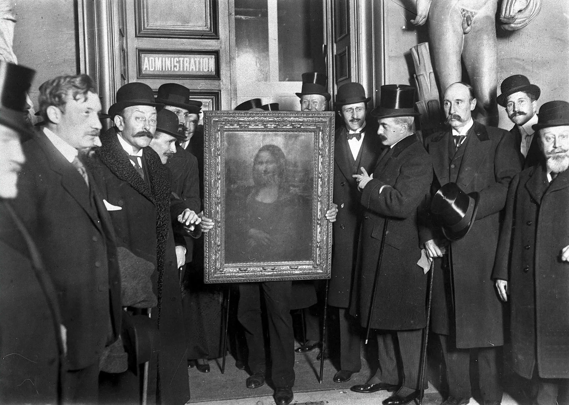 category_after_photo_for_the_return_of_gioconda_at_the_louvre_museum_1914_alex_righetto_04272024 2